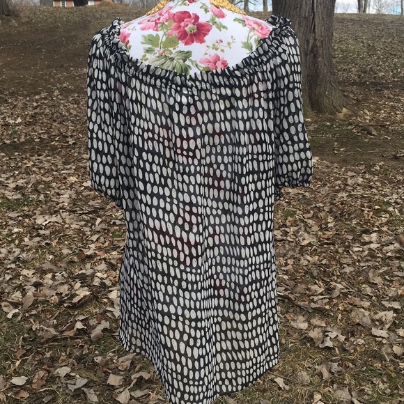 Moda International B & W Blouse - Picture 4 of 6